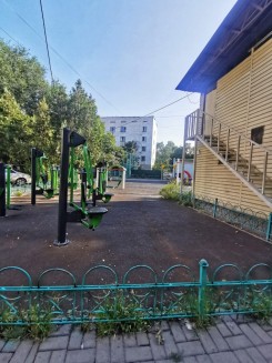 Трехкомнатная улучшенная квартира на Тынышбаева