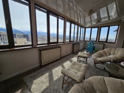 3-комнатная квартира в Золотом квадрате с лучшим панорамным видом на горы