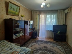 Трехкомнатная квартира в мкр Айнабулак-3