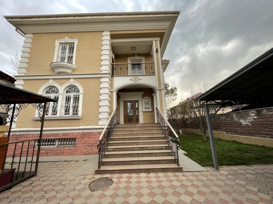 Шикарный дом в Академгородке
